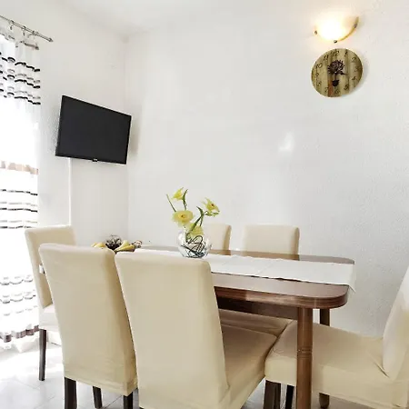 Apartment Sealine - 60m From The Sea