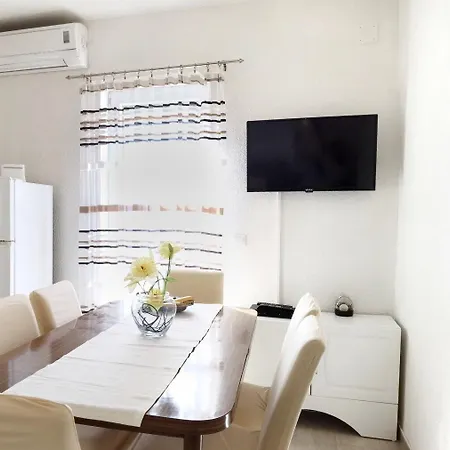 Sealine - 60m From The Sea Apartment *