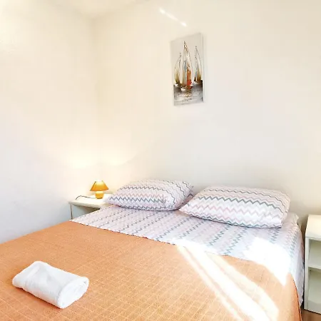 Apartment Sealine - 60m From The Sea